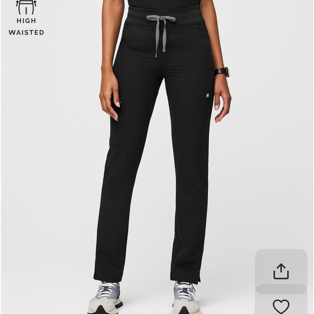 Women’s black high wasted yola skinny scrub pants! Size small tall